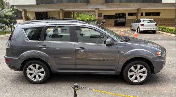 MITSUBISHI OUTLANDER 3.0 GT 4X4 V6 24V GASOLINA 4P AUTOMÁTICO